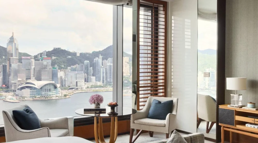 Club Grand Twin Room with Harbor View at Rosewood Hong Kong