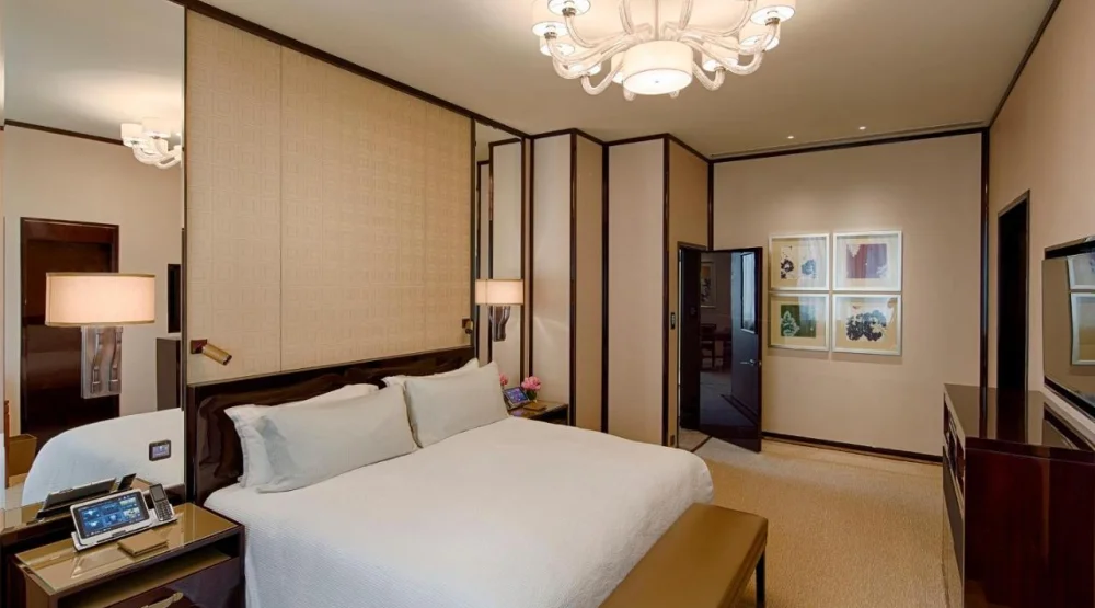Deluxe Suite at The Peninsula Hong Kong