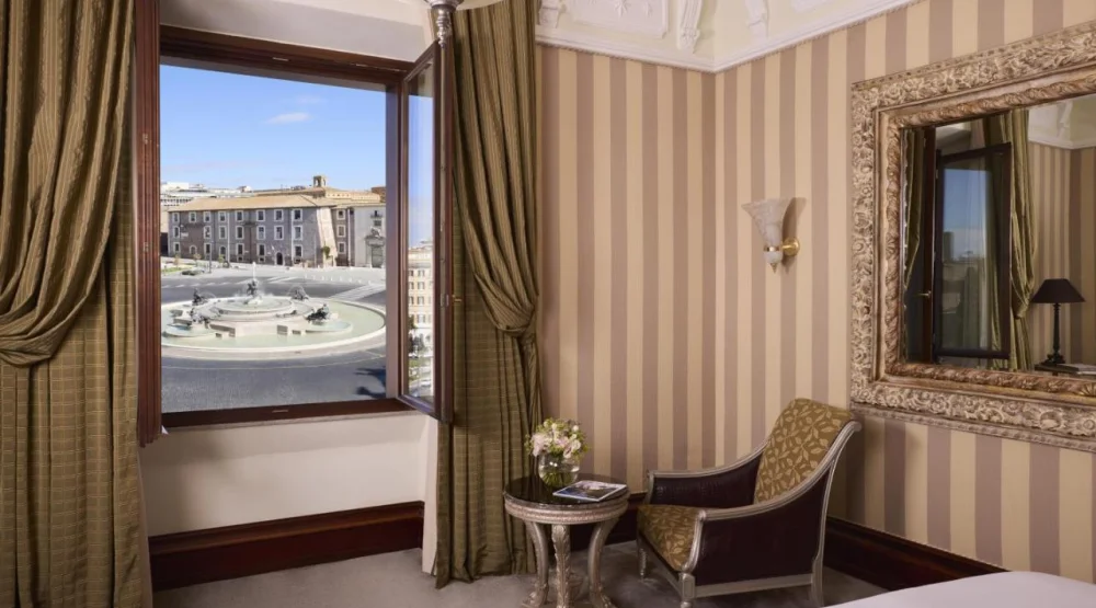 Junior Suite Piazza View at Anantara Palazzo Naiadi