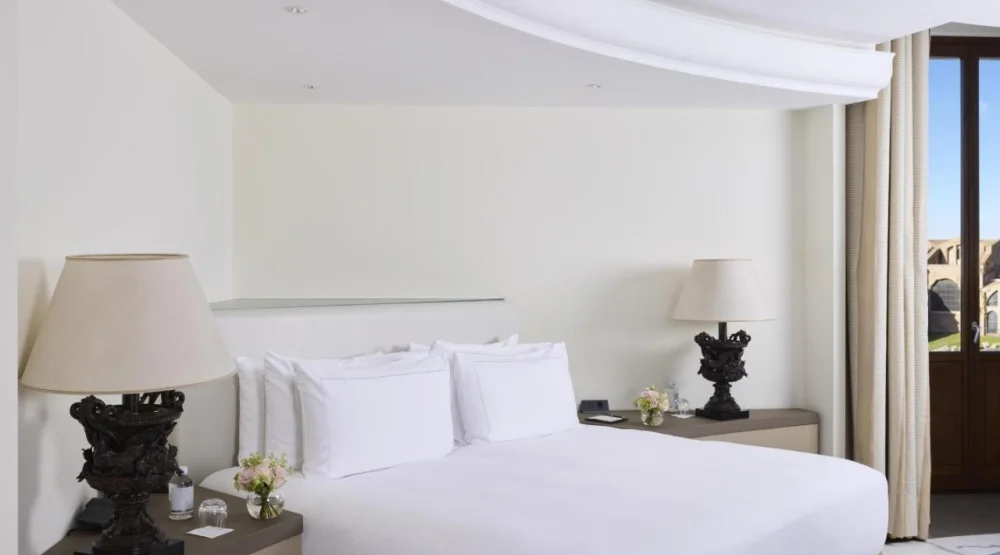 Suite Executive with Jacuzzi, Extra Bed and View (2 Adults + One Child) at Anantara Palazzo Naiadi