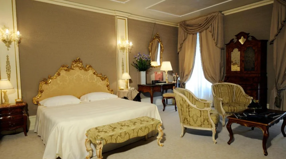 Junior Suite at Ca Sagredo Hotel