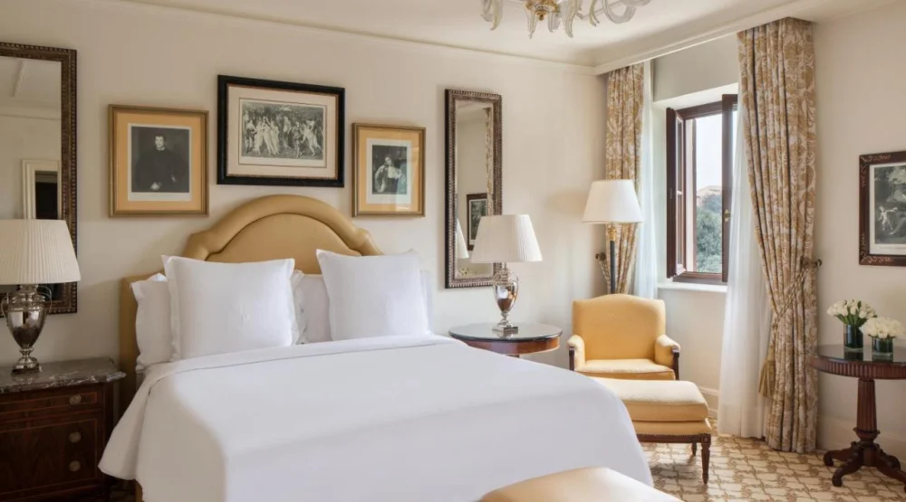 Four Seasons King Room at Four Seasons Hotel Firenze