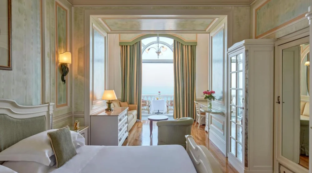 Deluxe Double Room with Sea View at Grand Hotel Excelsior Vittoria