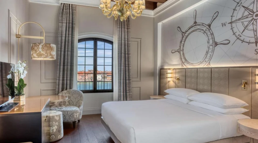 Executive King Room with View at Hilton Molino Stucky Hotel