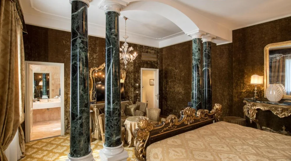 Exclusive Suite with Lateral Canal View at Hotel Metropole Venezia