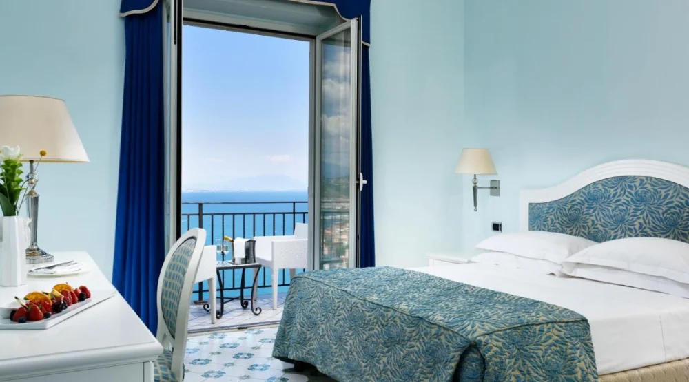 Superior Double Room with Sea View at Hotel Raito