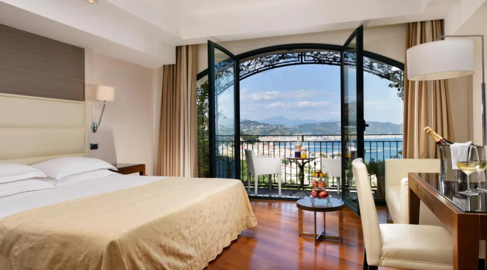 Deluxe Double Room with Sea View at Hotel Raito