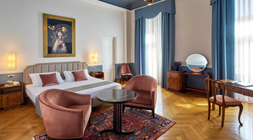 Junior Suite with Terrace and Lake View at Hotel Villa Del Sogno