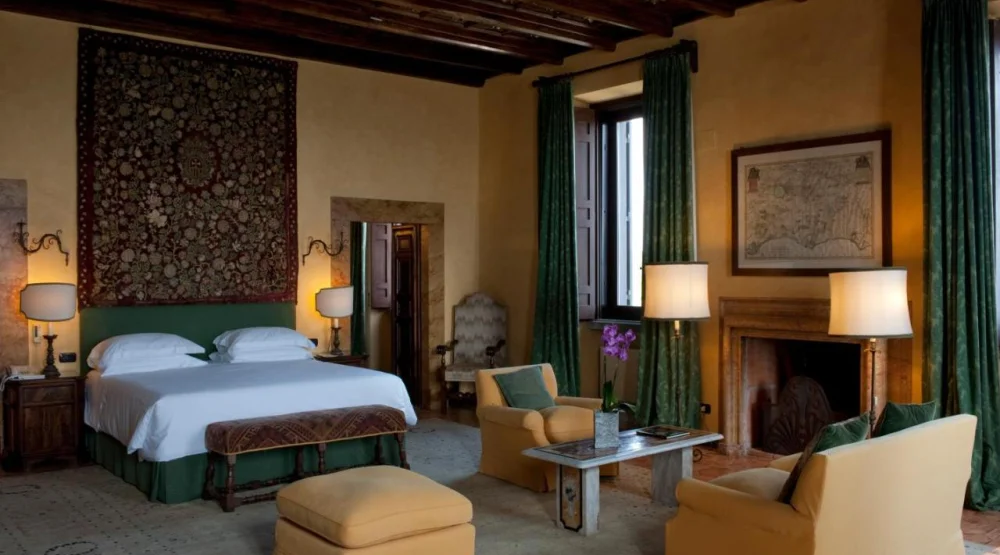 Deluxe Suite with Sea View at La Posta Vecchia Hotel