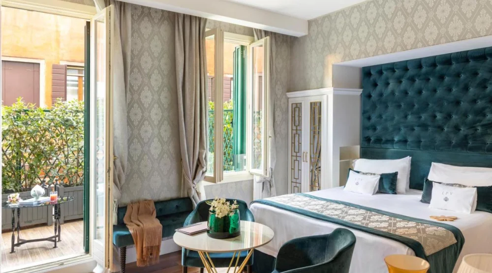 Classic Double Or Twin Room with City View at Londra Palace Venezia