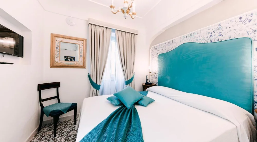 Prestige Suite with Terrace and Sea View at Palazzo Pascal