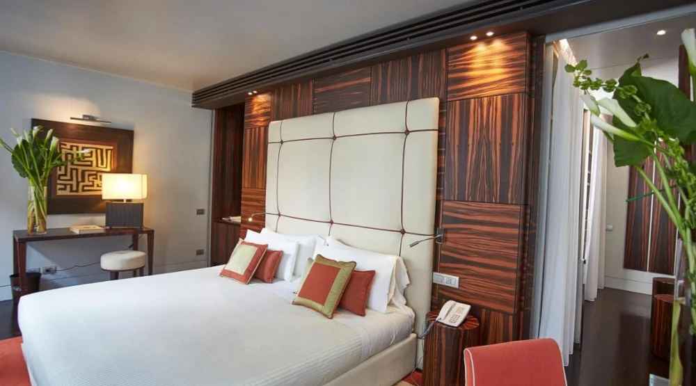 Deluxe Double Room with Gallery View at Sina The Gray