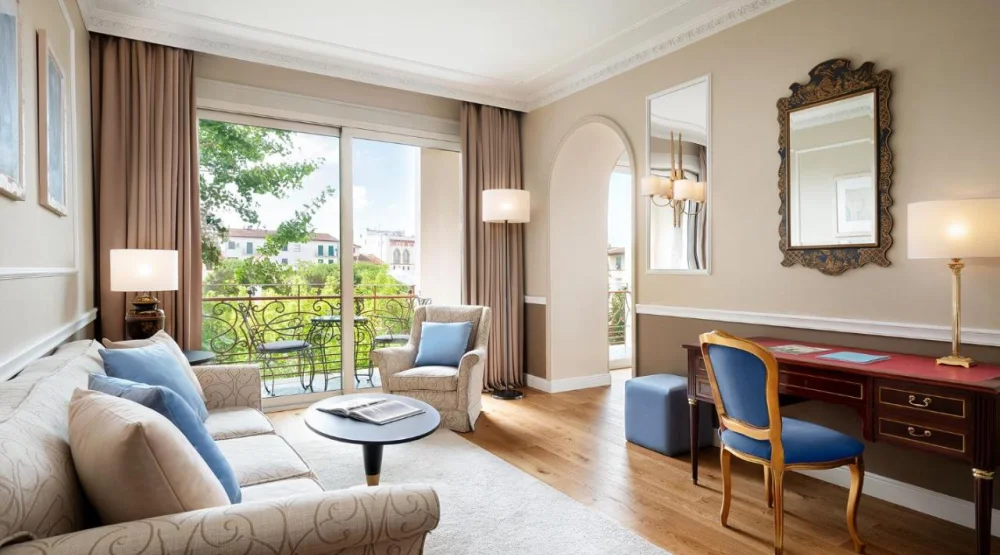 Suite, One King at Sina Villa Medici, Autograph Collection