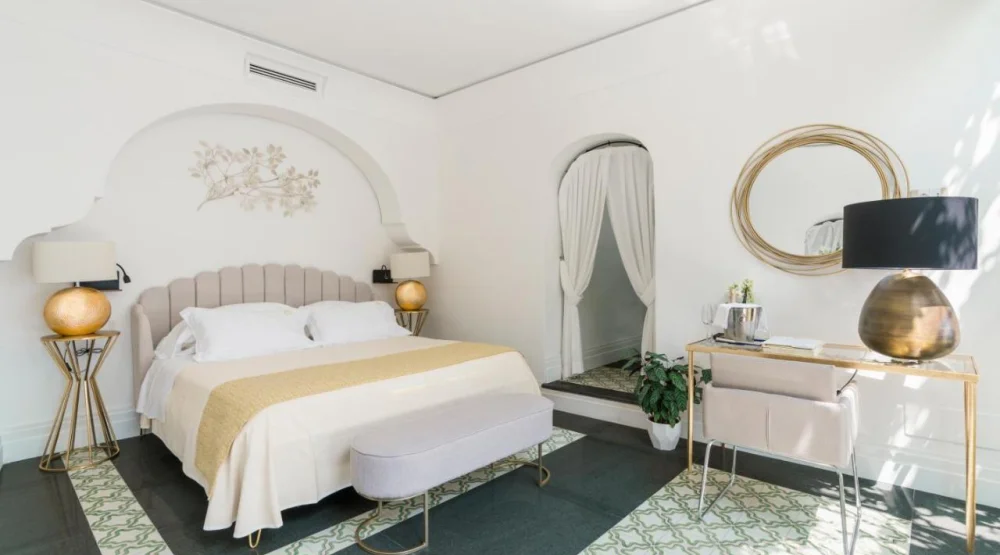 Deluxe Suite with Sea View at Villa Magia