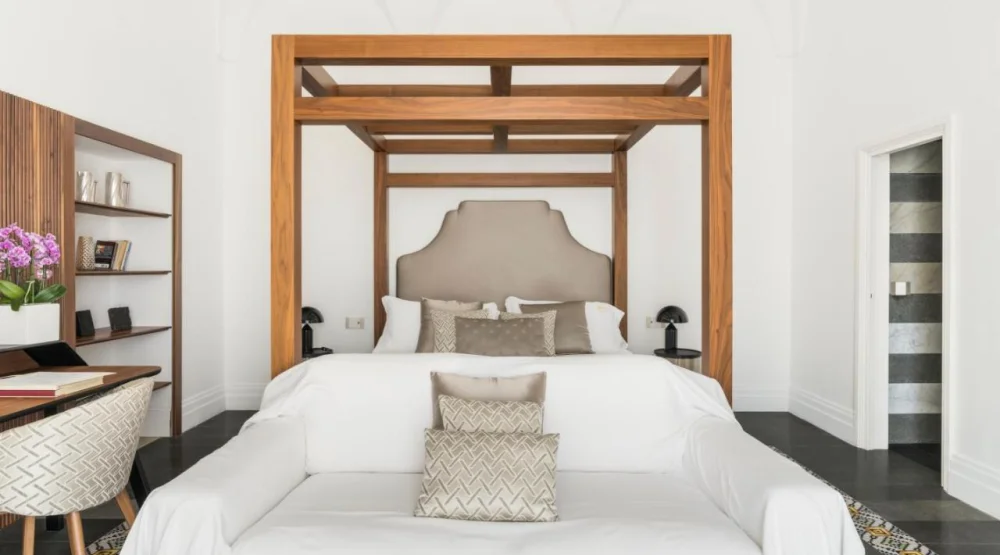 Deluxe Double with Sea View at Villa Magia