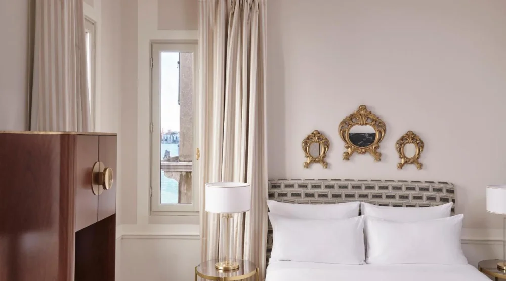 Classic Double Room with Canal View at Violino d'Oro