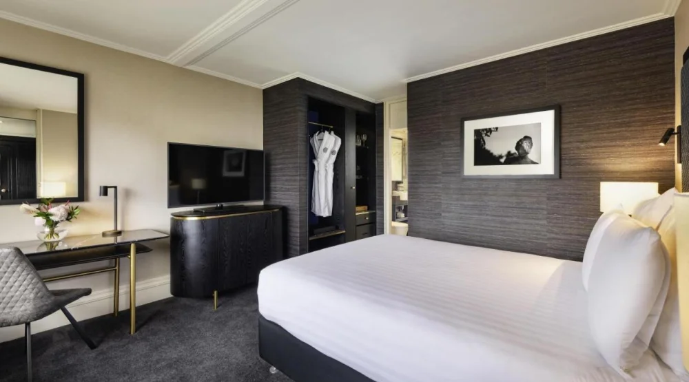Superior Queen Room at Pullman Auckland